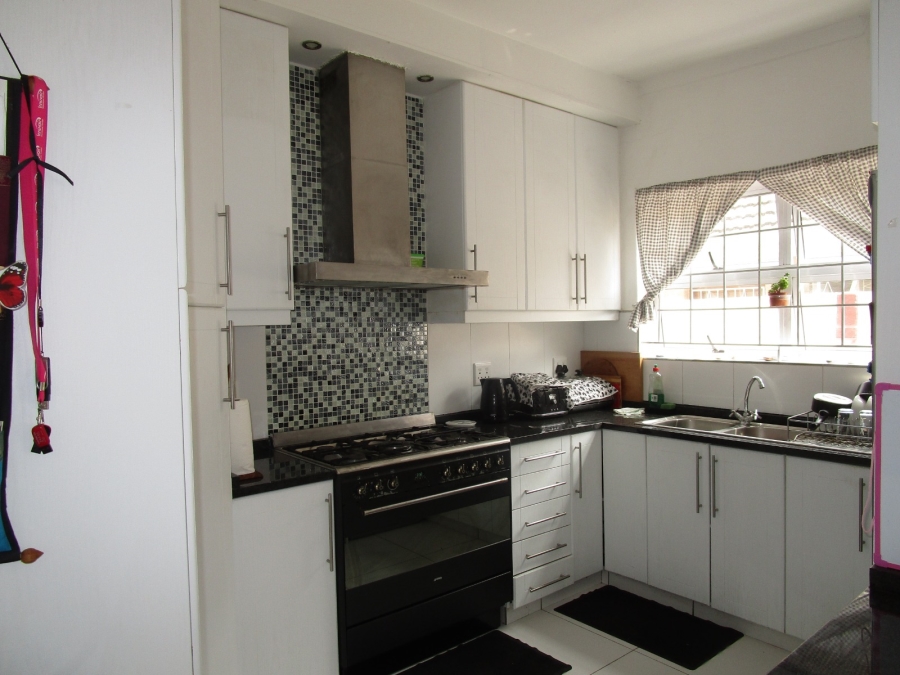 4 Bedroom Property for Sale in Lansdowne Western Cape